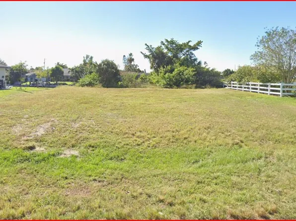 2106 NE 2nd Street, Cape Coral, FL 33909