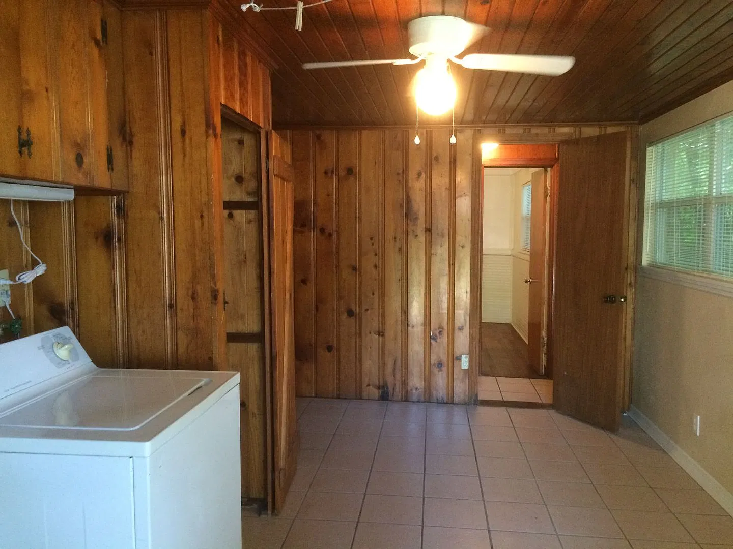 Beautiful 3 Bedroom House Near Campus! — Photo 2