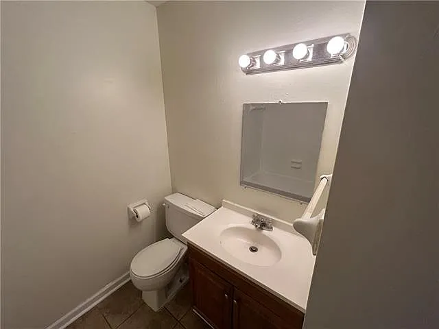 250 Helen St — Photo 13