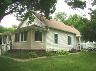 914 Deer Rd, Dixon, IL 61021