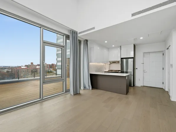 50-11 Queens Boulevard image 4 of 24