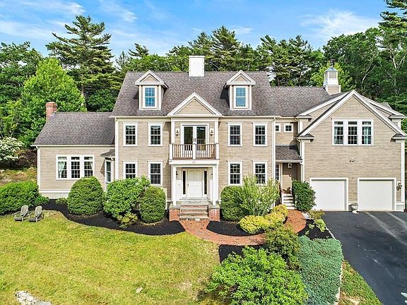 3rd image of 32 Fox Hill Cir