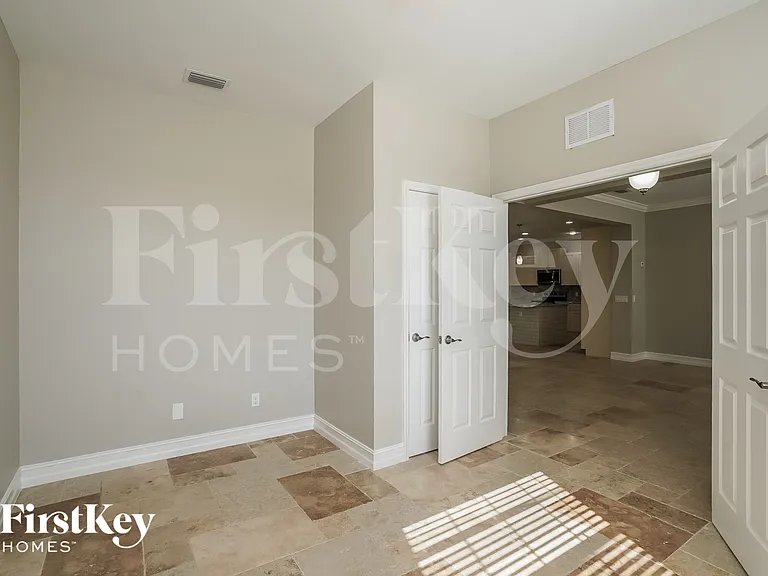 4116 SW 16th Pl — Photo 12