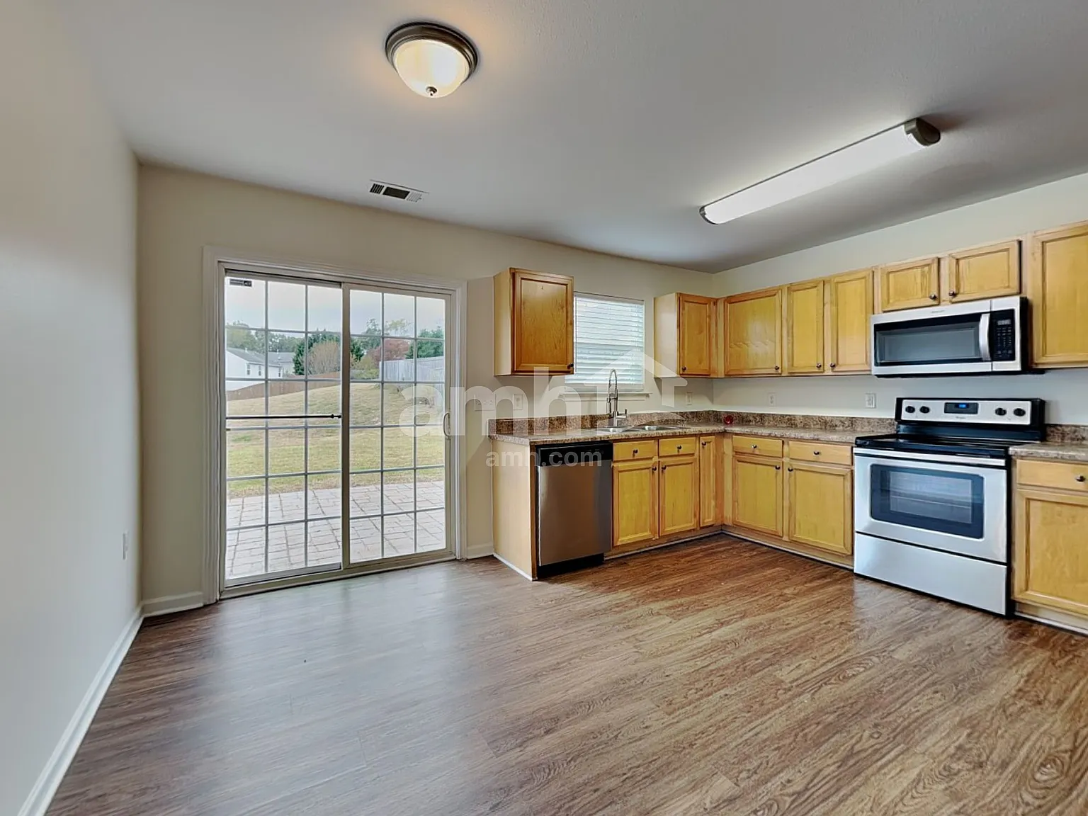 4 bed, 2.5 bath, 2062 sqft, $2,085 — Photo 3