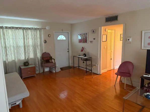 714 NE 10th Street #205, Hallandale Beach, FL 33009
