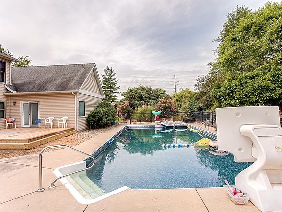 3rd image of 1105 Rutherford Rdg