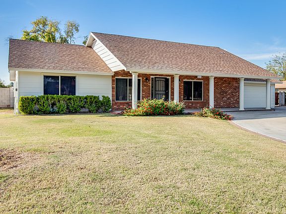 3rd image of 804 N Christa Way