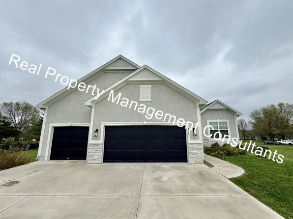 1833 NE Ravenwood Dr, Lees Summit, MO 64086