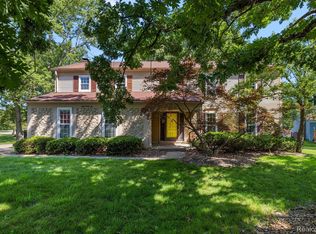 5092 Forestdale Dr, West Bloomfield, MI