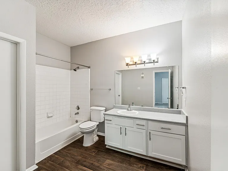 Waterford Creek Apartments — Photo 30