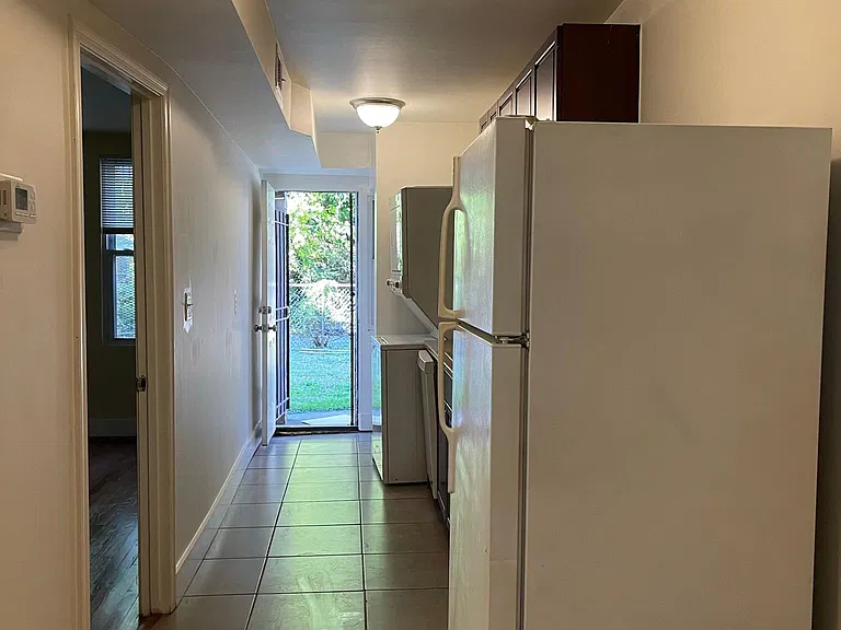 1918 I St NE #1 — Photo 10