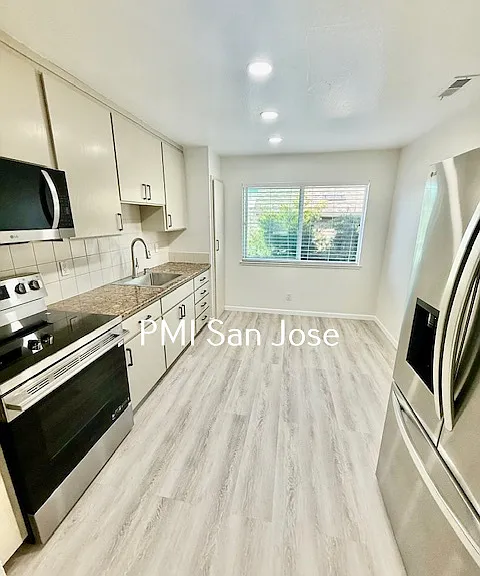856 Monroe St - Kitchen_01302026