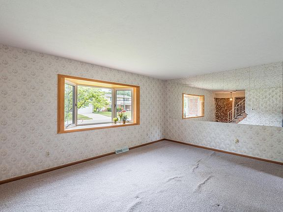 5th image of 123 Halligan Ave