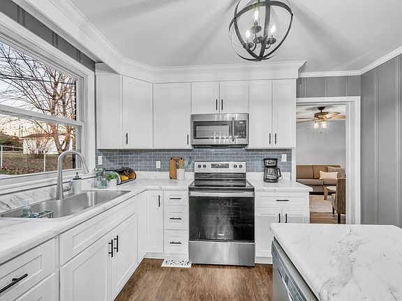 3rd image of 555 Ashe Ave