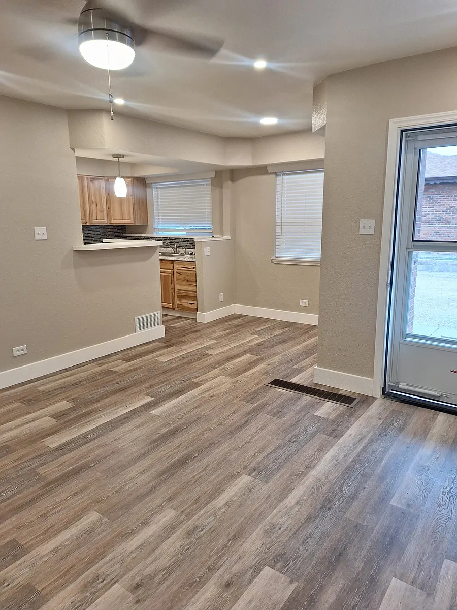 Living room / Dining area - 6076 Olive St