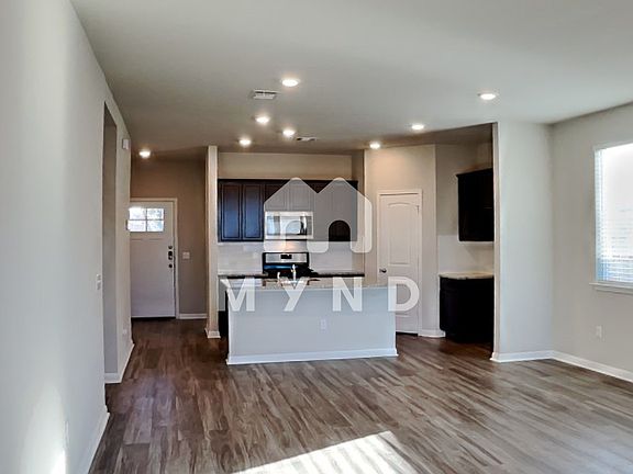 3rd image of 109 Arrowhead Vine St