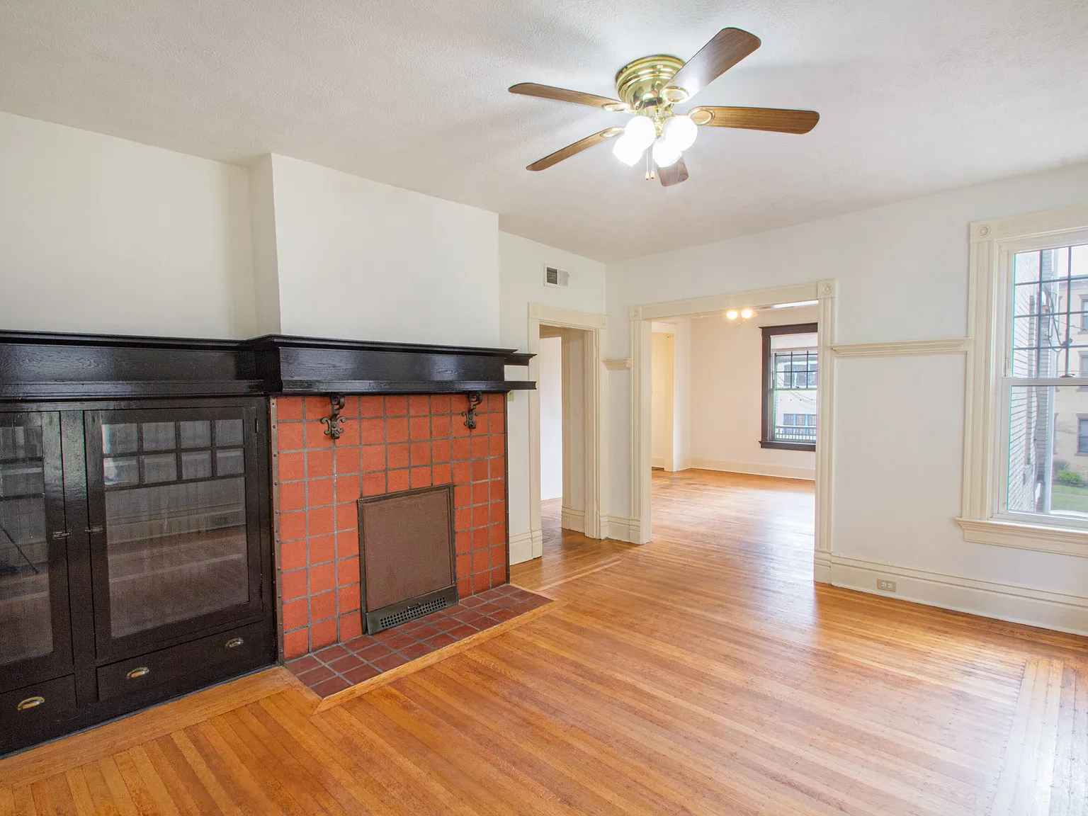 2 bed, 1143 sqft, $1,800 — Photo 2