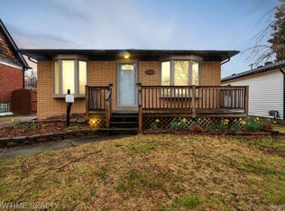 29220 Manhattan St, Saint Clair Shores, MI