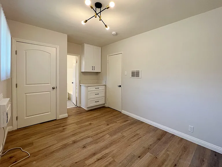 325 N Garfield Ave #E — Photo 12