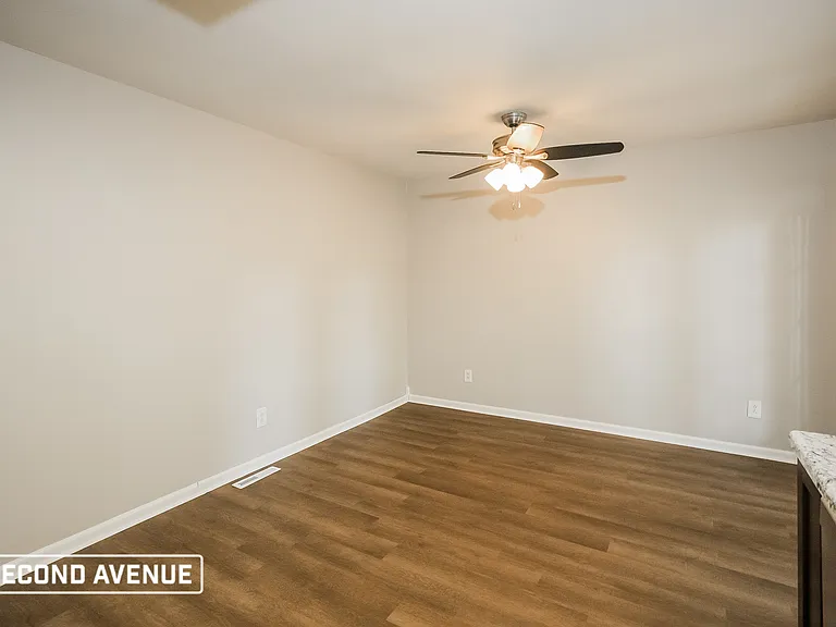 11032 N Harrison St — Photo 13