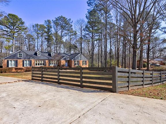 2nd image of 754 Oakland Rdg