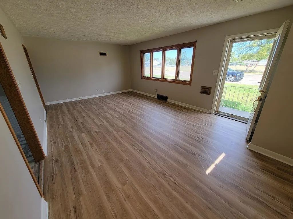 2 bed, 972 sqft, $1,200 — Photo 4