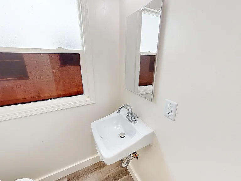 501 W Macarthur Blvd #E — Photo 8