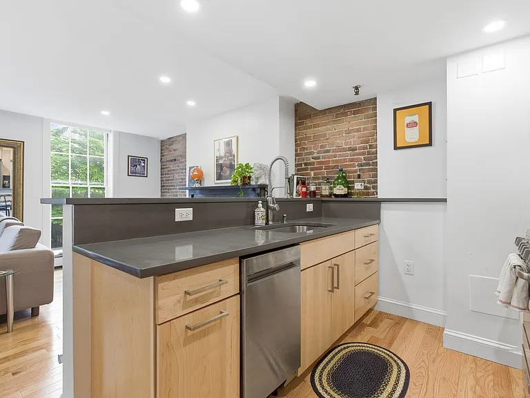 4 Derne St #2 — Photo 13