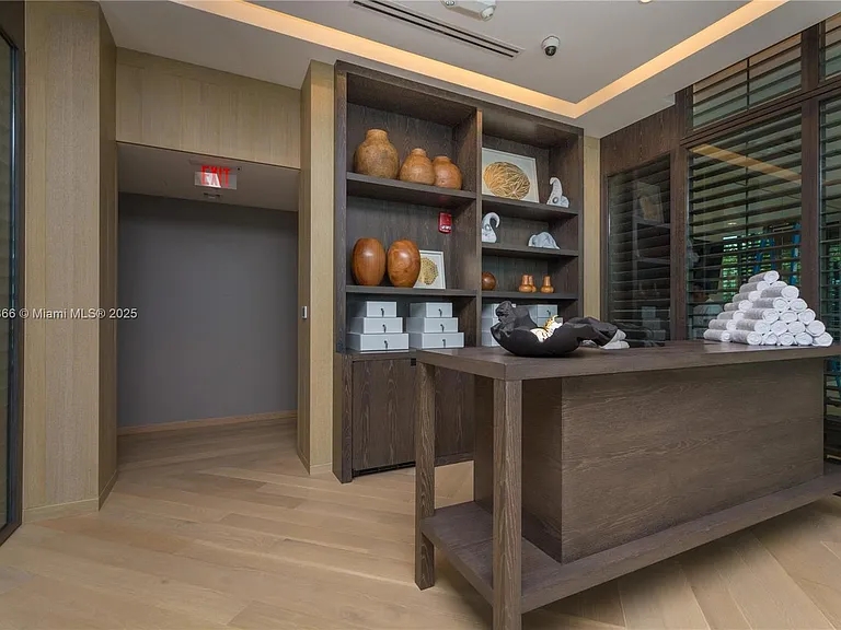 360 Ocean Dr #905S — Photo 40