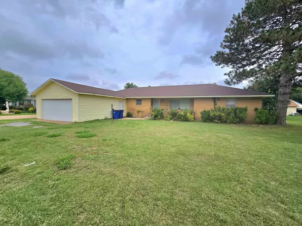 217 S Cimarron St, Hennessey, OK 73742