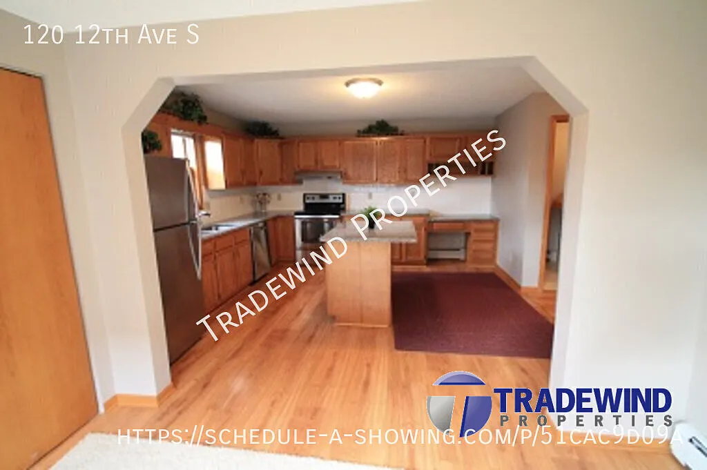 Gorgeous 4 Bed, 1.5 Bath Home — Photo 4