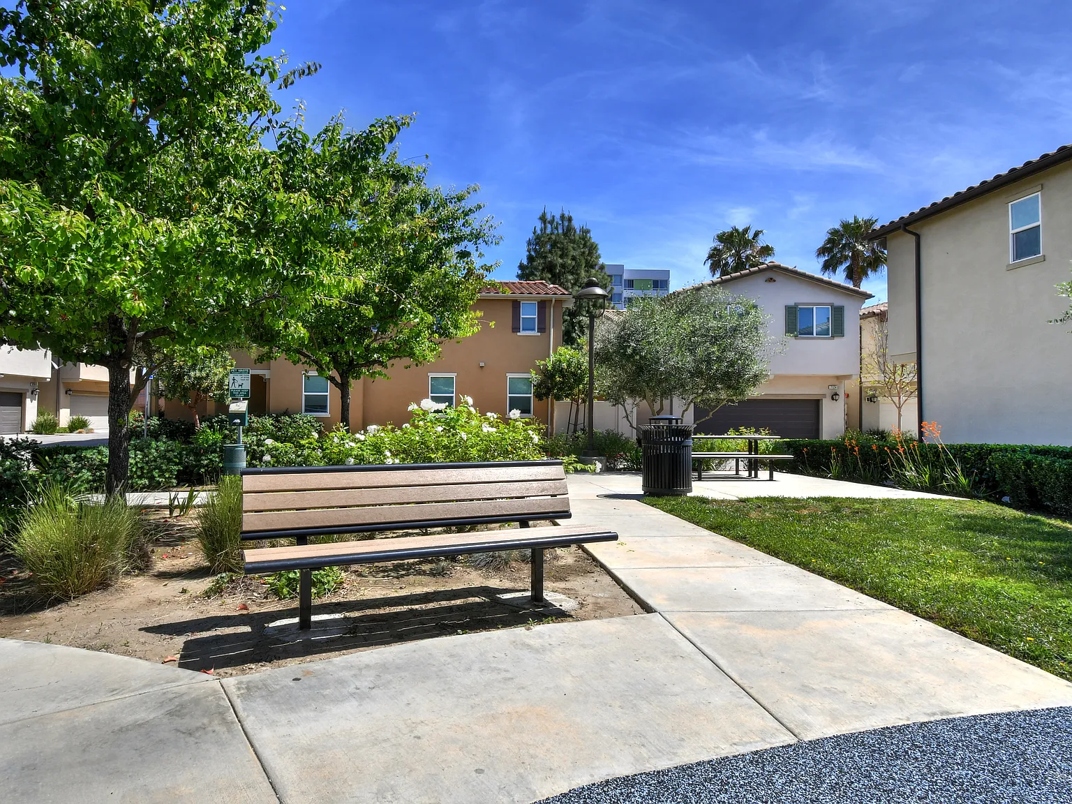 4 bed, 3.5 bath, 2100 sqft, $4,750 — Photo 4