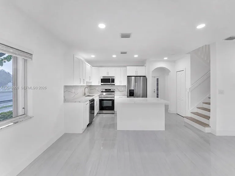 2802 SW 128th Way — Photo 9