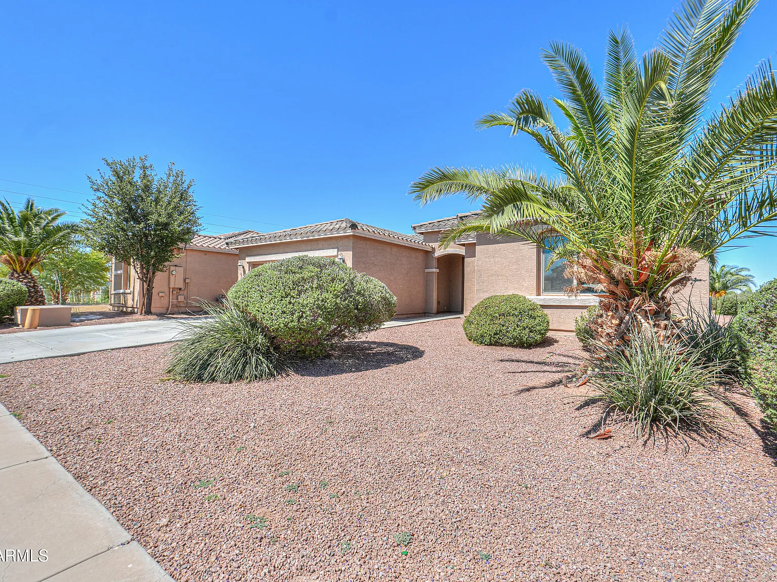 3 bed, 2.0 bath, 2239 sqft, $2,000 — Photo 3