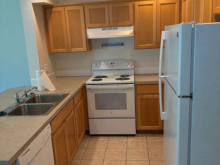 204 SE Kane Dr — Photo 15