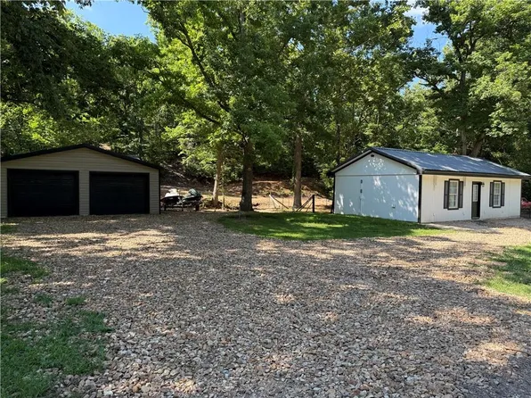 1807 Dodds Camp Rd, Climax Springs, MO 65324