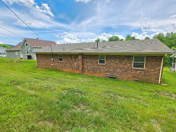 3rd image of 414 Dobyns St