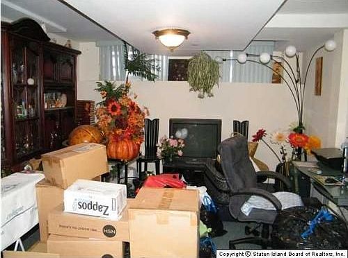 4th image of 163 McClean Ave