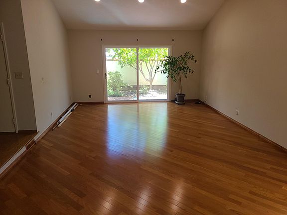 3rd image of 20663 Greenleaf Dr