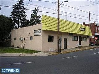 2nd image of 3412 Montclair Ave
