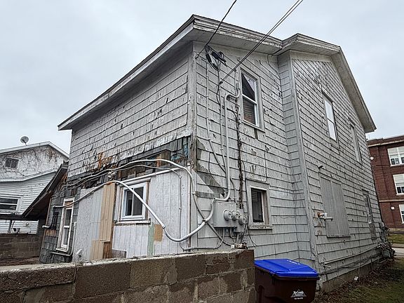 3rd image of 117 N Washington St