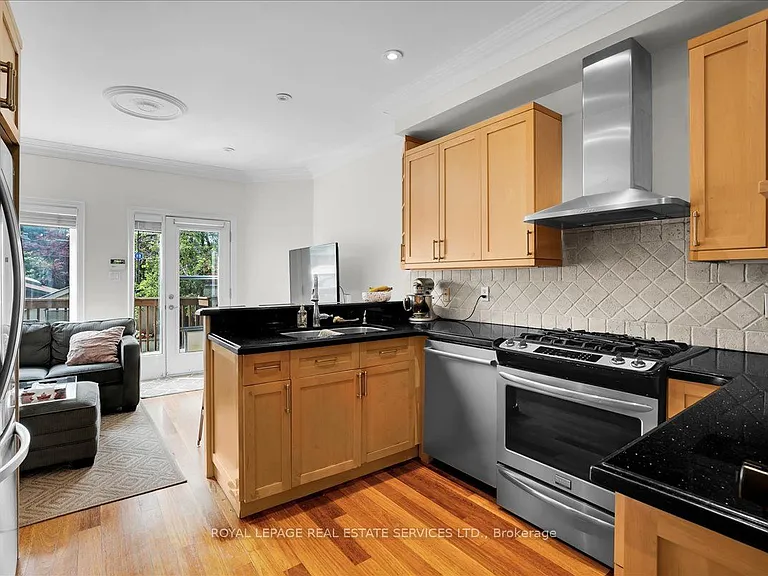 85 Bedford Park Ave — Photo 10