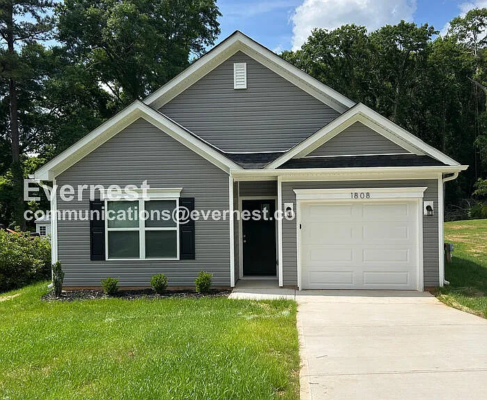 1808 Hemlock Ave — Photo 2