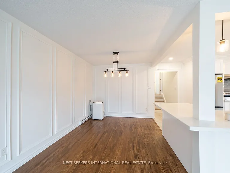 24 Thorncrest Rd — Photo 8