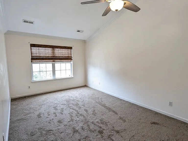 204 Burgundy Rd — Photo 8
