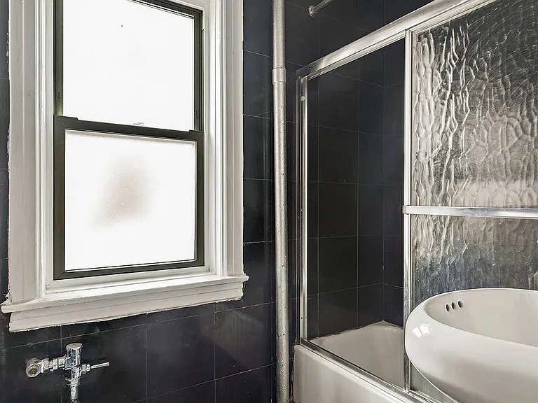 113 W 15th St #3E — Photo 7