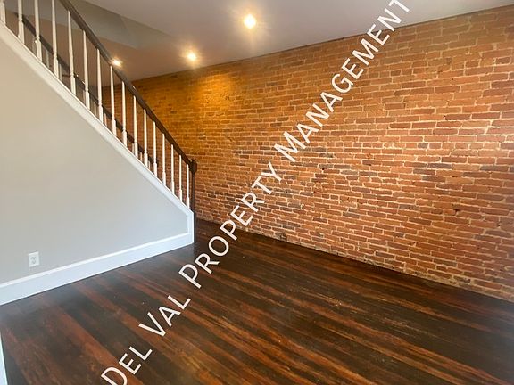 3rd image of 210 Jamestown Ave
