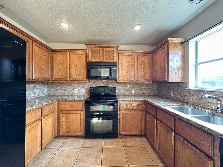 2601 Lavender Ln — Photo 8