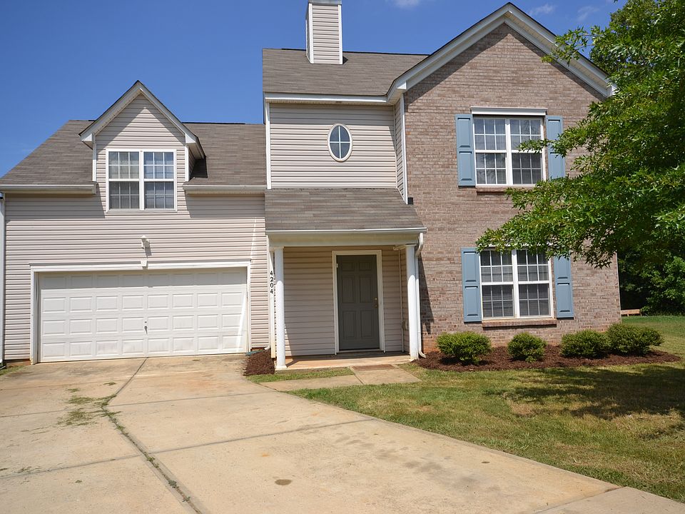 Beautiful 2 story home in cul-de-sac