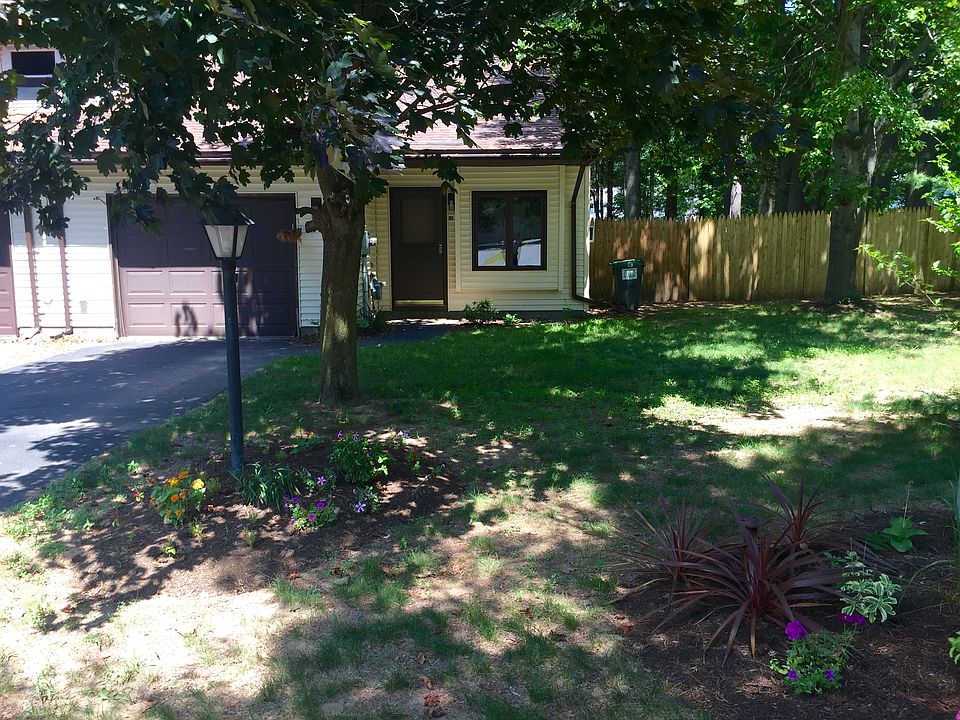 1st image of 90 Tallow Wood Dr